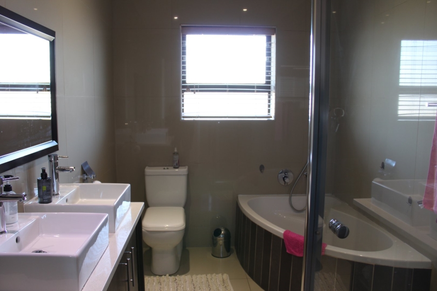 4 Bedroom Property for Sale in Rouxville Western Cape